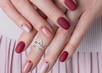 Uñas cortas en tendencia: Elegancia fácil en casa