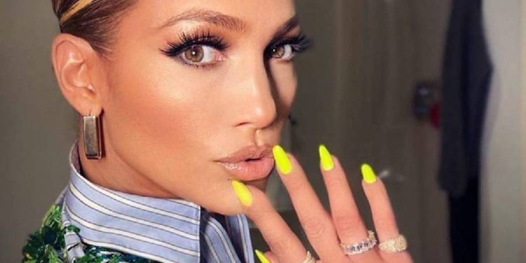 Uñas de lujo: La última declaración de Jennifer Lopez
