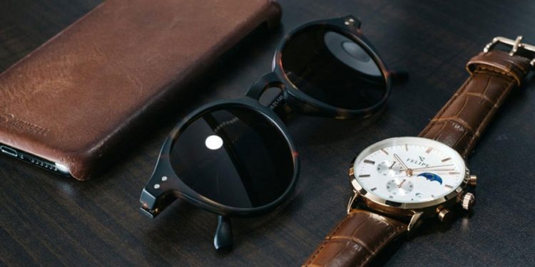 accesorios de lujo para hombres smartphone lentes reloj tonalidad marron cuero