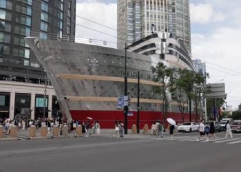 Así es la nueva tienda de Louis Vuitton en Shanghái: con forma de barco y casi treinta metros de altura