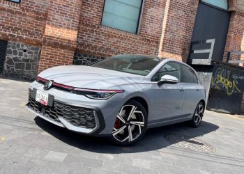 Probamos el nuevo Volkswagen Golf GTI en México: ahora es más potente e igual de práctico, pero su precio ya no es para todos