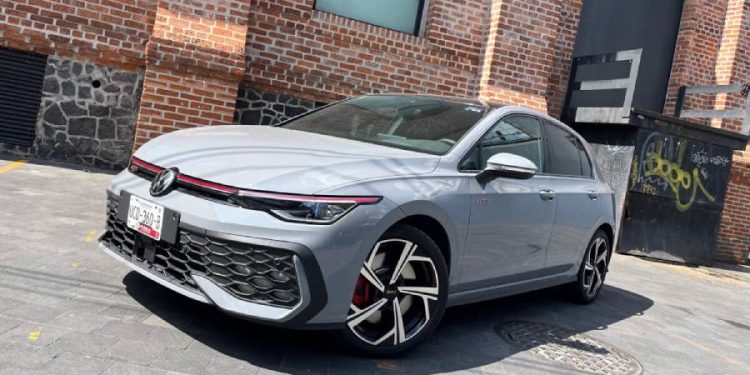Probamos el nuevo Volkswagen Golf GTI en México: ahora es más potente e igual de práctico, pero su precio ya no es para todos