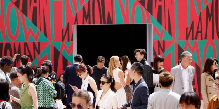 Armani bajo fuego: multa por condiciones laborales inaceptables