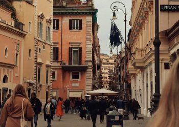 Caída histórica de la moda en Italia en junio