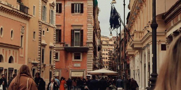 Caída histórica de la moda en Italia en junio