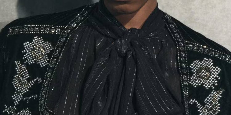 Chaqueta bordada de Zara: tendencia danesa que conquista la calle