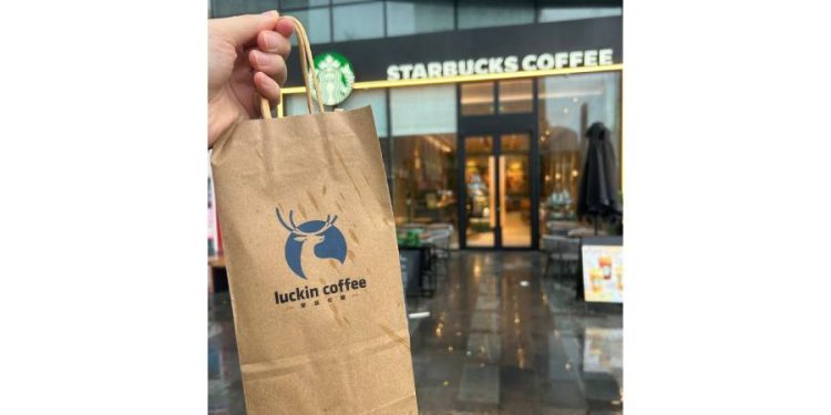 China y el café de los movimientos: cómo Starbucks enfrenta a Luckin y redefine el juego
