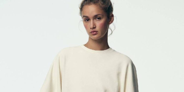 Conjunto Zara: comodidad y estilo para el entretiempo