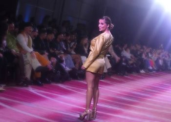 Daniela Urrizola brilla en la pasarela