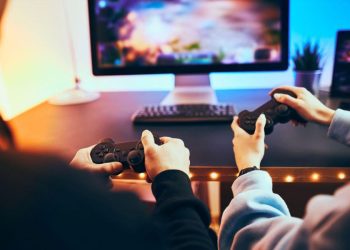 Día del gamer pareja jugando videojuegos