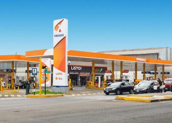 Estación de servicio Primax con Tiendas Listo