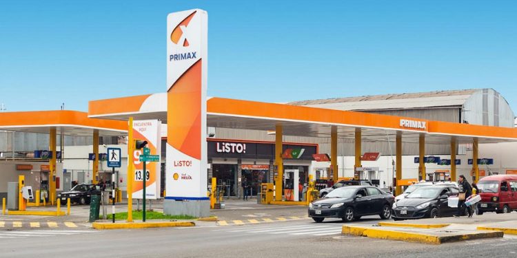 Estación de servicio Primax con Tiendas Listo