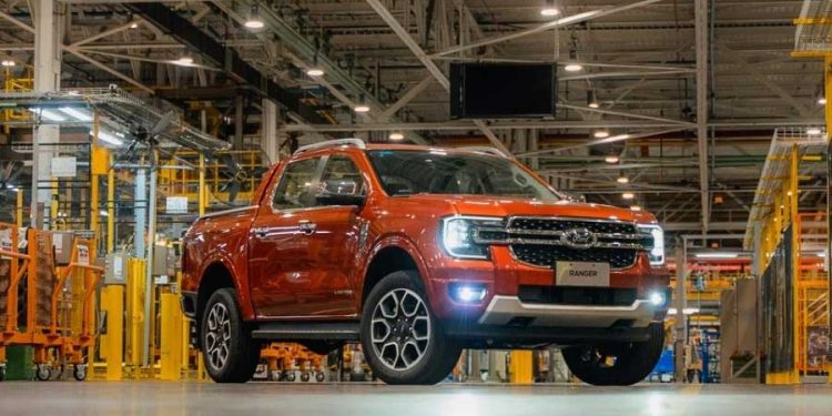 Ford Ranger 2025 roja