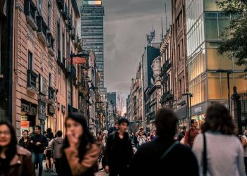 Gigantes de la moda española reducen inversión en el extranjero
