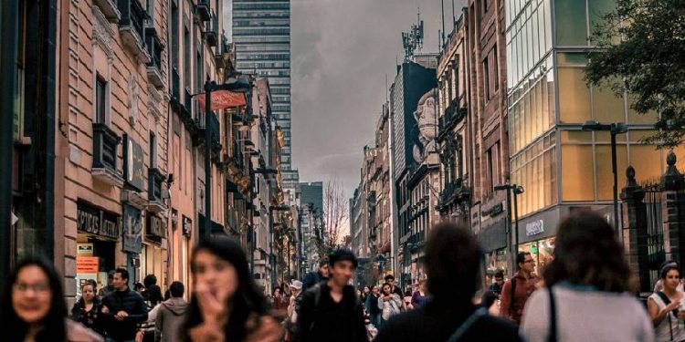 Gigantes de la moda española reducen inversión en el extranjero