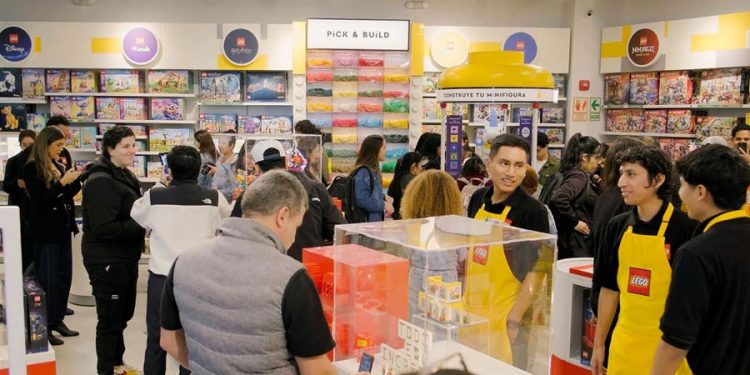 Gnete comprando en Tienda Lego