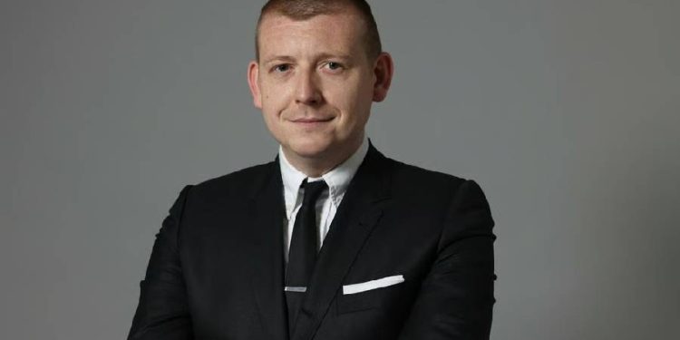 Liderazgo renovado en Thom Browne con Sam Lobban como nuevo CEO