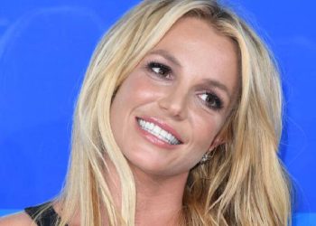 Mini bob de Britney: el look que volverá este otoño 2025