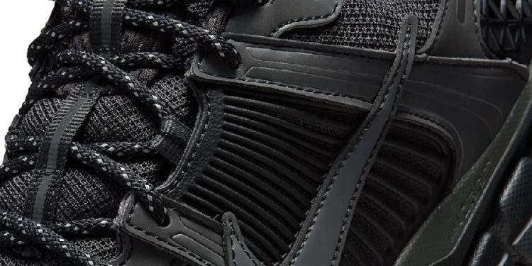 Las Nike Zoom Vomero 5 “Black Reflective” son las zapatillas perfectas para salir de fiesta