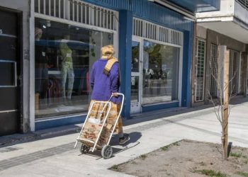 El centro comercial Cafferata se renueva con veredas modernas y repavimentación vial