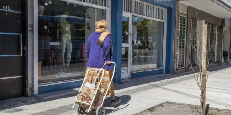 El centro comercial Cafferata se renueva con veredas modernas y repavimentación vial