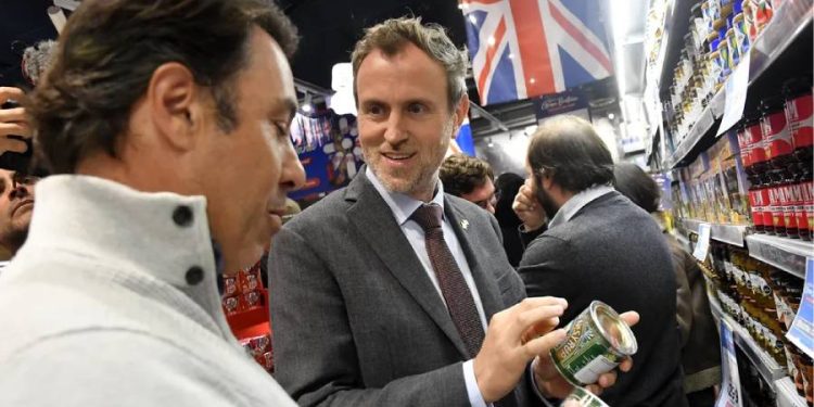 Tradición británica y sabor uruguayo se fusionan en fiesta de Tienda Inglesa