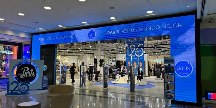 paris cumple 25 años