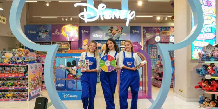 Productos Disney dentrod e Tienda Ripley en Plaza San Miguel