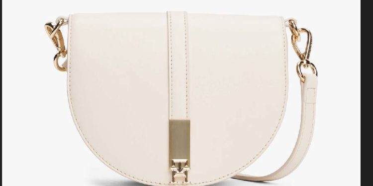 Bolso Saddle Heritage con bandolera de Tommy Hilfiger: elegancia práctica en movimiento