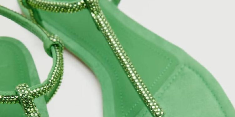 Sandalias de los 90 vuelven a Mango: estilo y comodidad