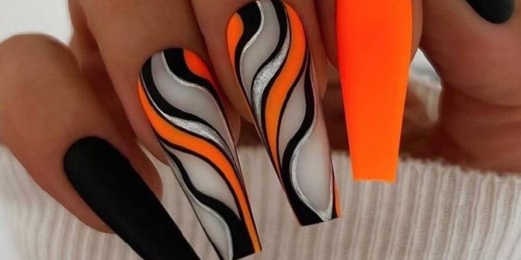 Uñas extravagantes: ¿Elegancia o exceso?