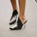 Zapatos corsé, la tendencia audaz e imprescindible del 2025