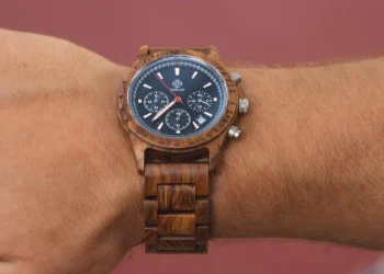 Relojes pequeños de impacto 2025: 7 joyas de pulsera