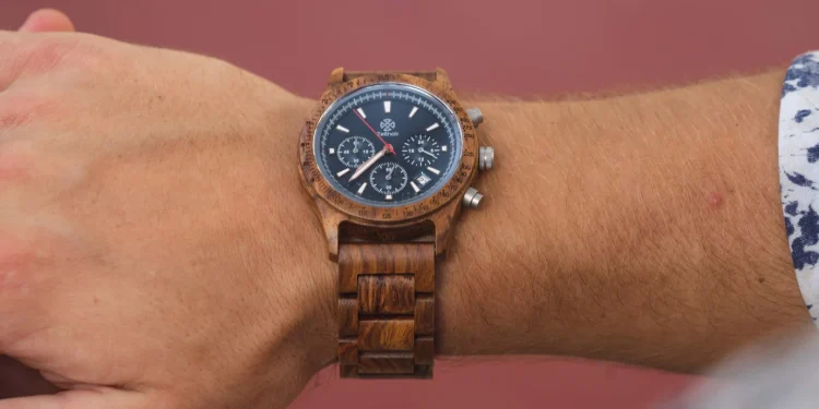 Relojes pequeños de impacto 2025: 7 joyas de pulsera