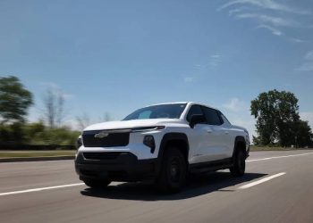 El Chevrolet Silverado bate el récord mundial de autonomía en VE