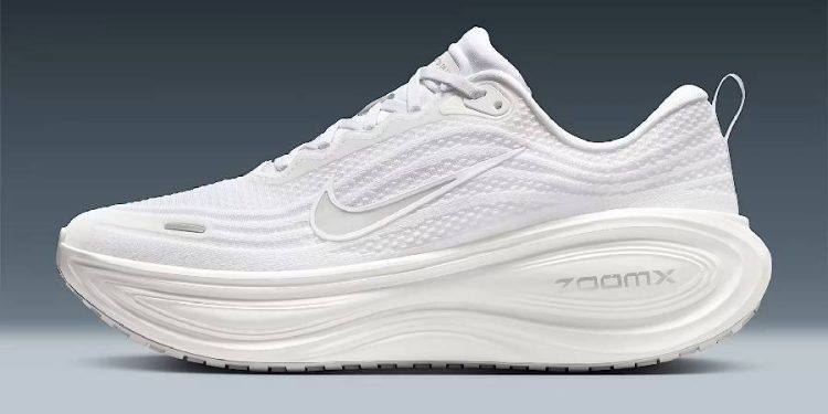 Nike Vomero Plus Tenis de correr en pavimento para hombre