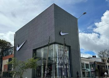 NIKE