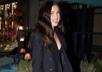 Ana de Armas y su elegancia en Parí­s: discreción y poder