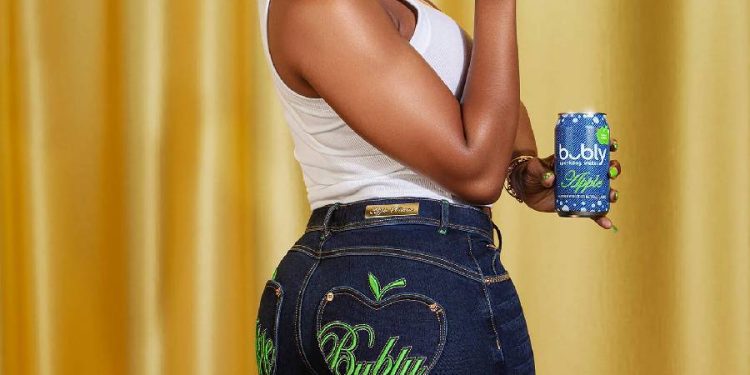 Apple Bubly Jeans: nostalgia con sabor a manzana