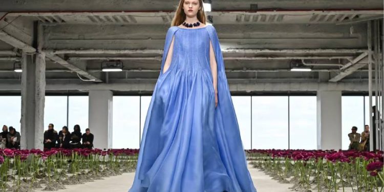Carolina Herrera lleva la elegancia a Madrid con su colección primavera/verano 2026
