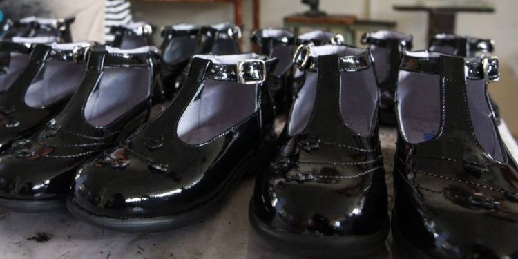 Cinco zapatos clave para destacar en el regreso a clases 2025
