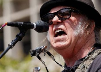 Confusión de nombre: Neil Young vs Chrome Hearts