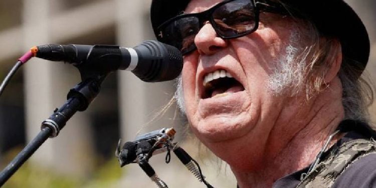 Confusión de nombre: Neil Young vs Chrome Hearts