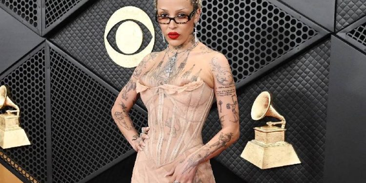 Doja Cat: moda performativa que redefine la alfombra roja
