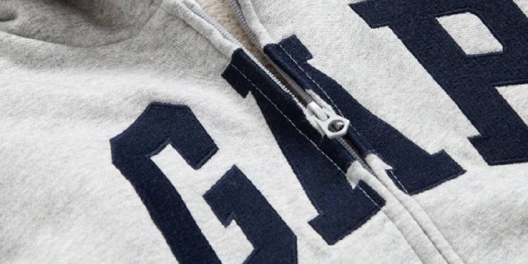 Gap apuesta por lujo accesible: Coach y Estée Lauder impulsan la marca