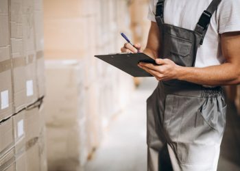 Tenderos en Colombia, tradición, resiliencia y transformación digital