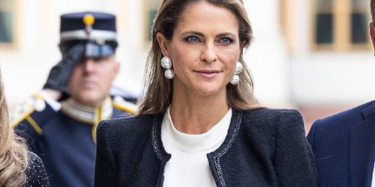 Luce lujo asequible: Magdalena de Suecia sorprende con Mango
