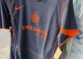 Chaqueta retro de Nike parece de lujo y se ha vuelto viral