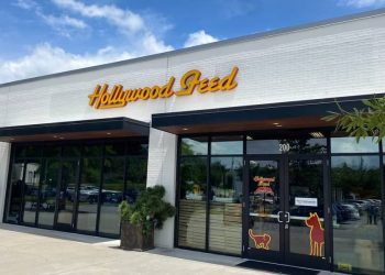 Alimentos naturales y servicios innovadores marcan la llegada de Hollywood Feed a Tyler