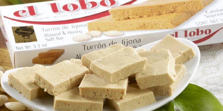 “El Lobo” innova: Turrones y polvorones para perros, una apuesta insólita
